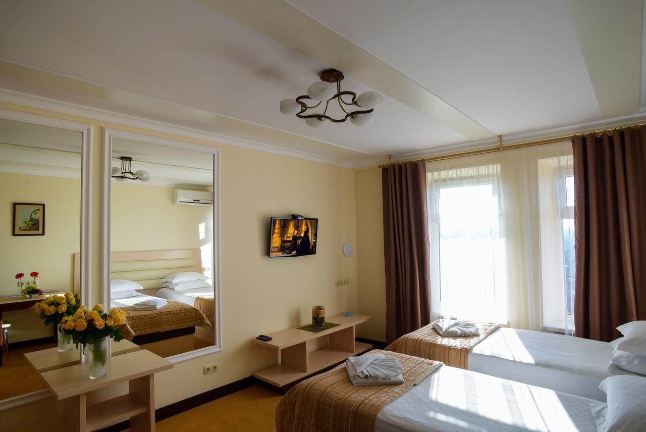 On Klinichna St. Aparthotel Kyiv