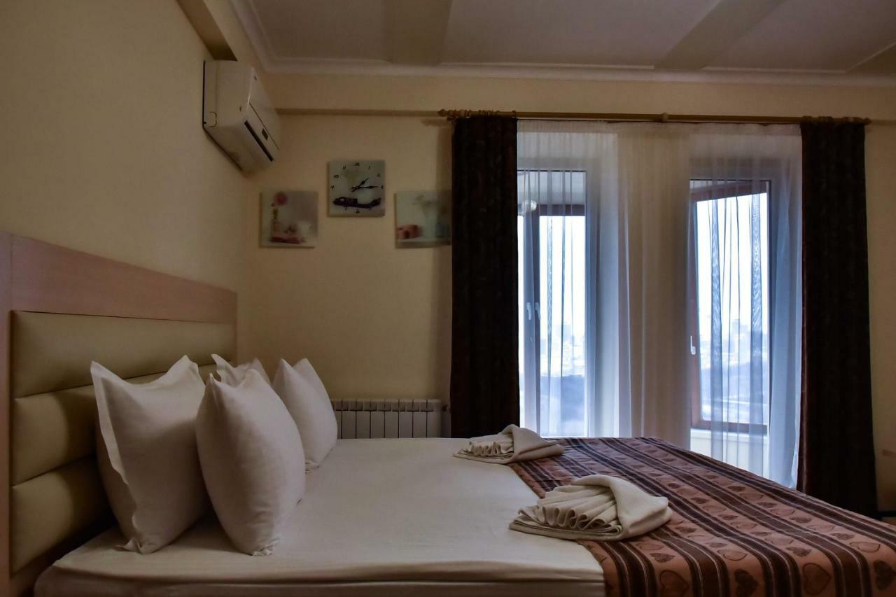 On Klinichna St. Aparthotel Kyiv